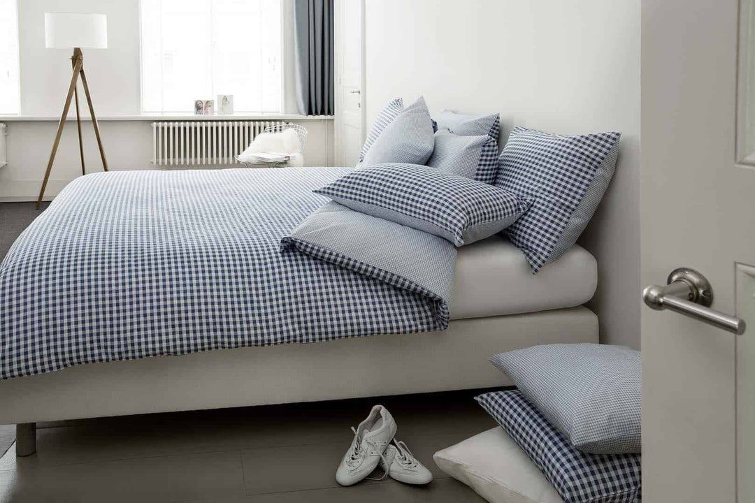 What's The Difference Between An Oxford Pillowcase And A Housewife Pillow Case?