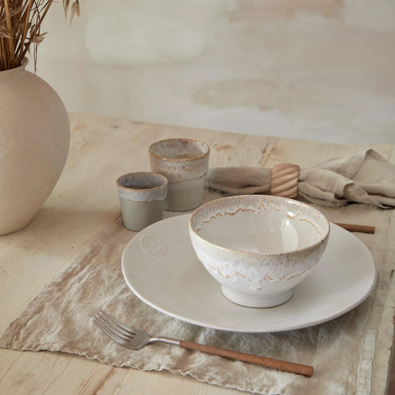 Linen placemat with beige crockery